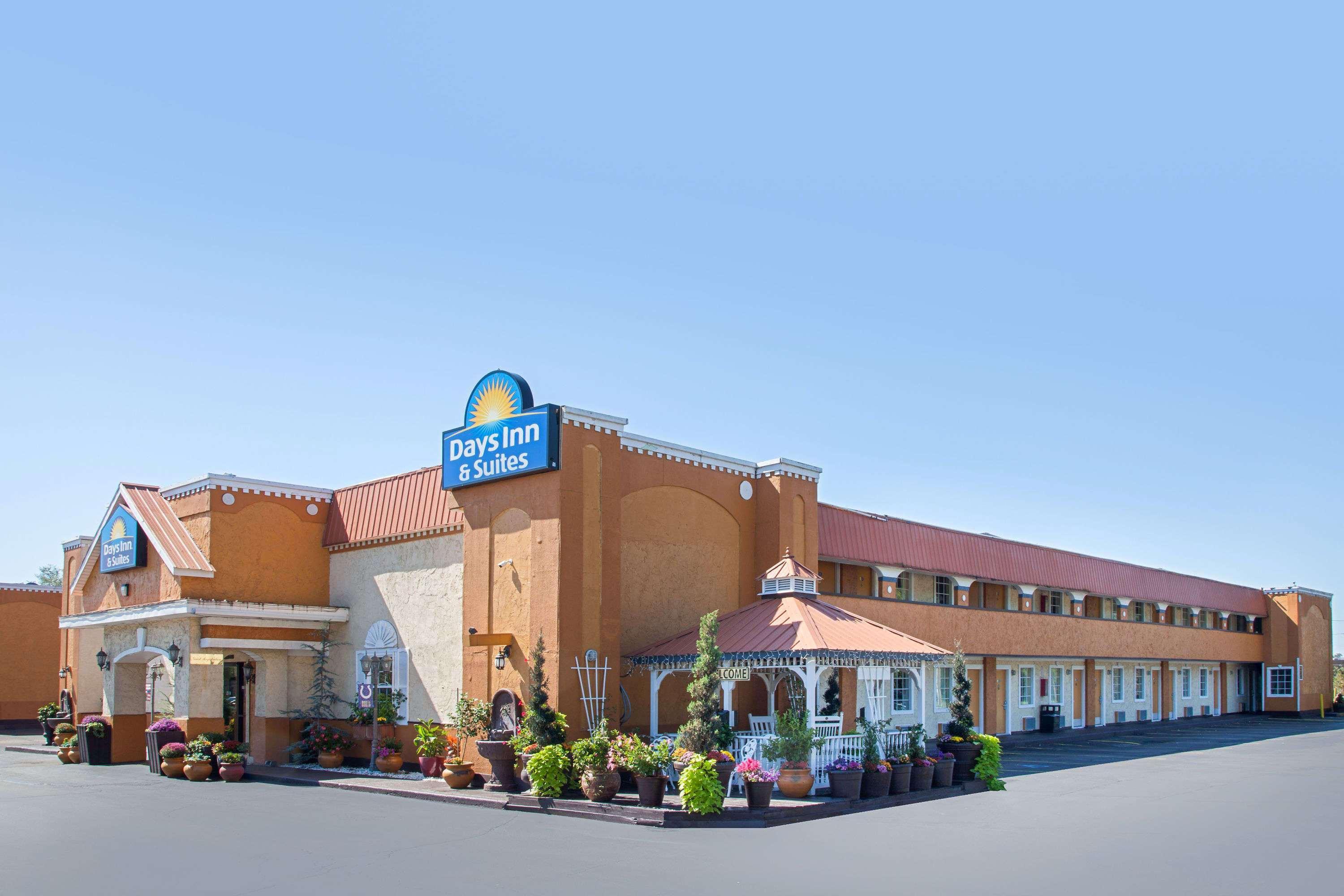 Days Inn & Suites By Wyndham Терре-Хот Экстерьер фото